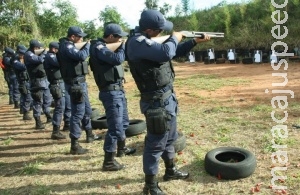 Guardas municipais recebem treinamento para manuseio de espingarda calibre 12