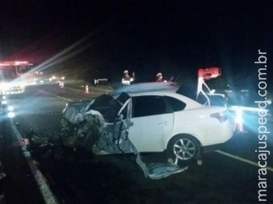 Colisão frontal entre automóvel e carreta mata soldado da PM na 163