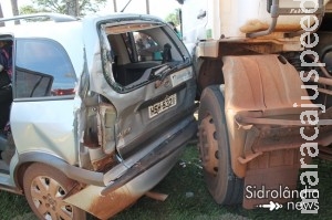 Sidrolândia: Caminhão de ração colide violentamente na traseira de veículo oficial da Prefeitura