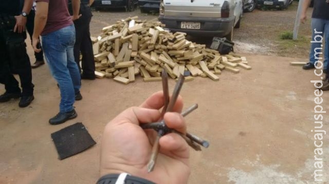 Traficantes são presos com drogas e artefatos para furar pneu da polícia