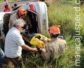 Motorista perde controle de carro e capota na MS - 276