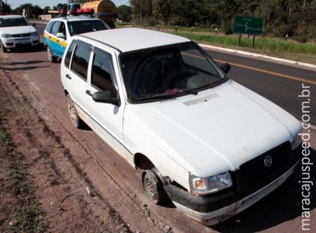 Motorista é preso após dirigir embriagado e tentar fugir em carro sem pneu