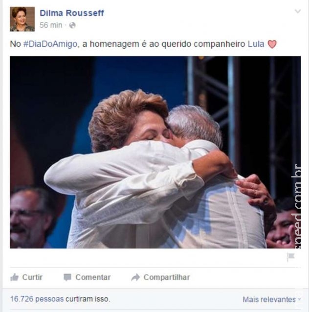  Em meio a críticas, Dilma homenageia Lula pelo Dia do Amigo