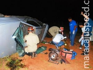 Colisão entre carro e carreta deixa 5 hospitalizados; 4 em estado grave