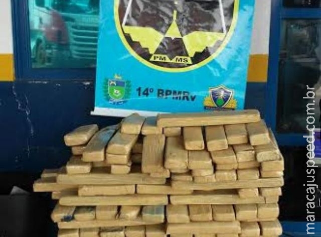 Quadrilha que transportava 230 kg de maconha é presa após bater carro em poste 