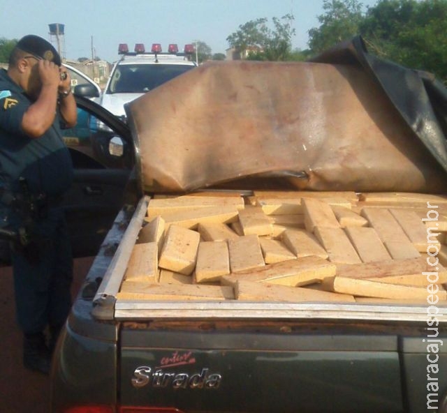 PM encontra veículo abandonado com quase 1 tonelada de maconha