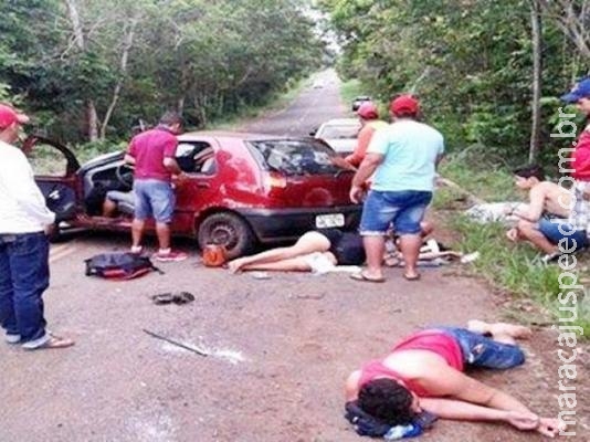 Jovens campo-grandenses ficam feridos após carro capotar na MS-427