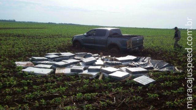 PRF apreende carro atolado com quase 2 toneladas de maconha