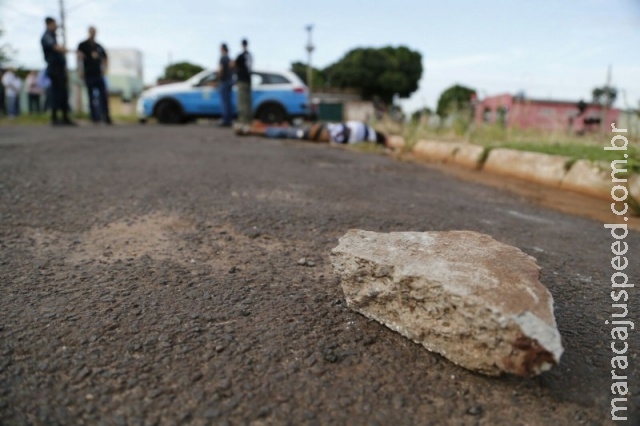 Homem foi assassinado a pauladas, pedradas e, pelo menos, cinco facadas