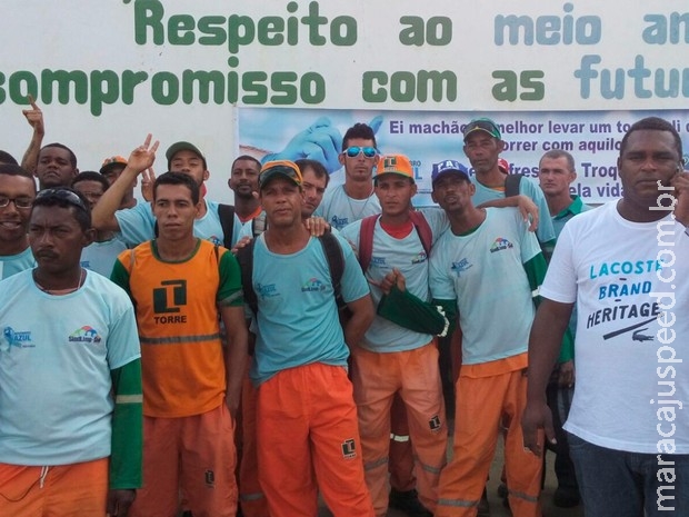 Gari é detido ao varrer rua na Bahia e poeira incomodar PMs, diz sindicato