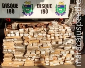 PM encontra carro abandonado com mais de 200 tabletes de maconha