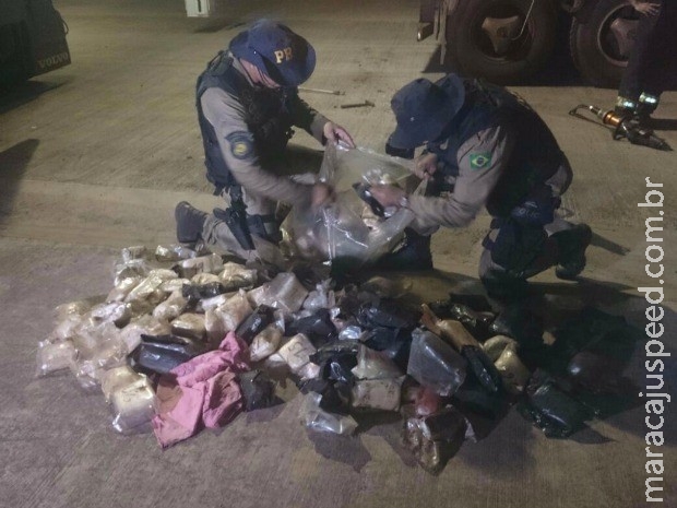 Homem é preso com 78 kg tabletes de cocaína engomados em roupas