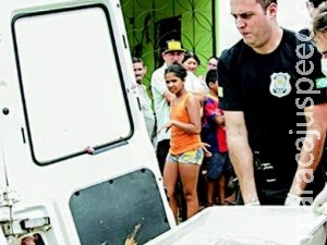 Polícia interrompe velório e leva corpo para averiguar denúncia