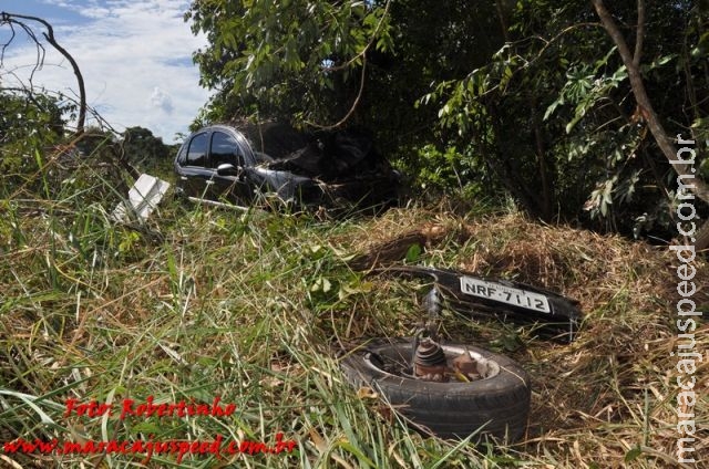 Maracaju: Condutor perde controle de veículo, saí para fora da pista e carro fica destruído na MS-162