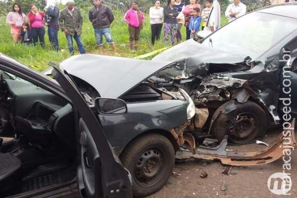 Motorista perde controle da direção, provoca acidente e deixa dois feridos