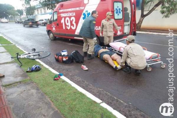 Ciclista diz que se arrebentou após cair em trecho da buracolândia