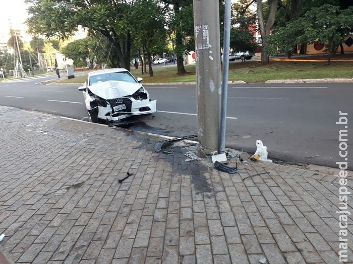 Destruiu carro de luxo na Afonso Pena e disse que 