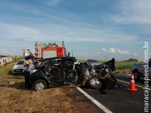 Homem sobrevive a acidente que deixou carro destruído na BR-163