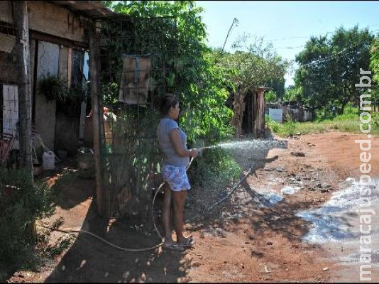 Onde álcool em gel não chega, é com etanol e doação de sabão que favela se protege