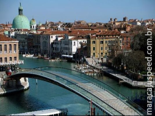 Com isolamento, canais mostram beleza de Veneza