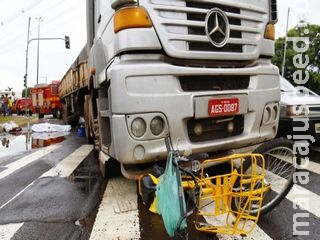 Carteiro morre atropelado por carreta em avenida de Campo Grande