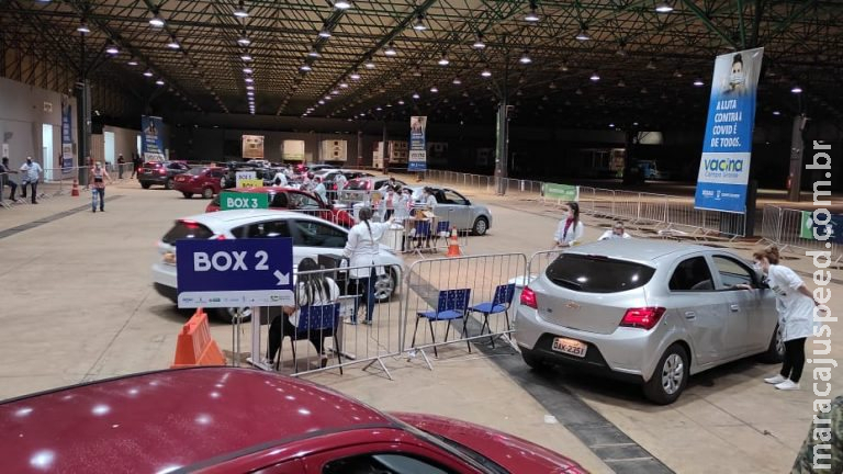 Com vacinação à noite, Campo Grande imunizou 4,2 mil pessoas somente na quinta-feira