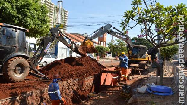 Cruzamento da rua 7 de Setembro passa por obras no Centro de Campo Grande