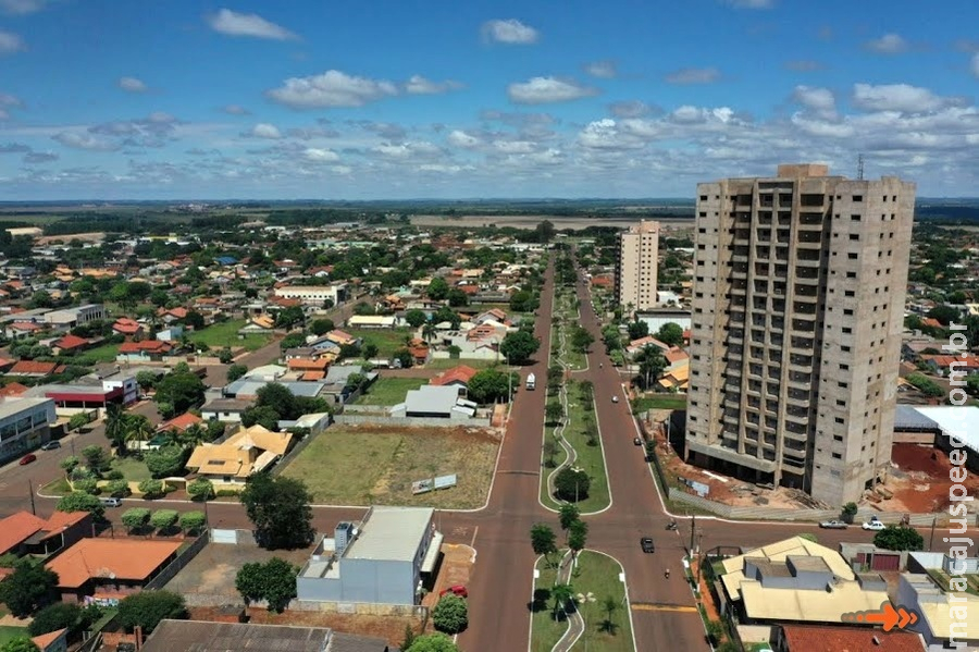  Em Sidrolândia o sol aparece entre poucas nuvens, e a variação estimada de temperatura é de 19°C a 31°C. 