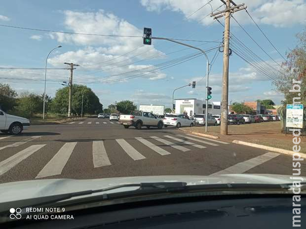 Fila quilométrica de vacinação provoca tumulto no trânsito de Campo Grande