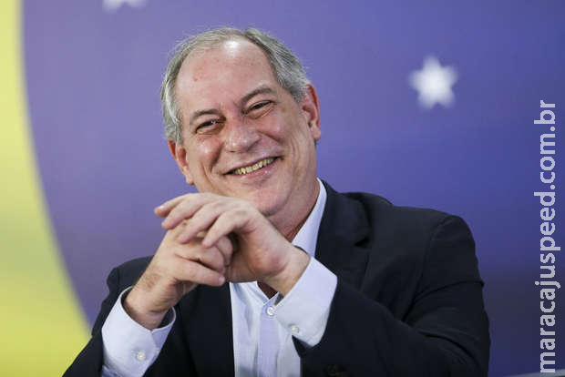 Justiça não perde tempo e fisga R$ 17,4 mil de Ciro Gomes