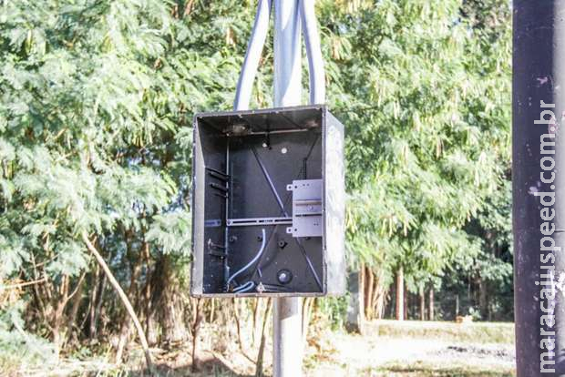 Ladrão rouba 150 metros de fio de cobre de torre de telefone na Capital