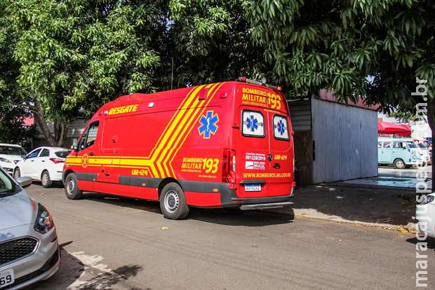 Portão cai em cima de funcionária na Avenida Ceará