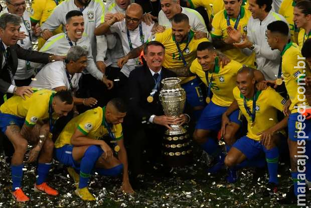 Apesar de ataques da Globo, Bolsonaro confirma Copa América no Brasil