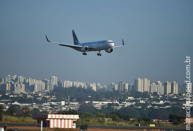 Entra em vigor lei que prorroga regras de reembolso de passagens aéreas 