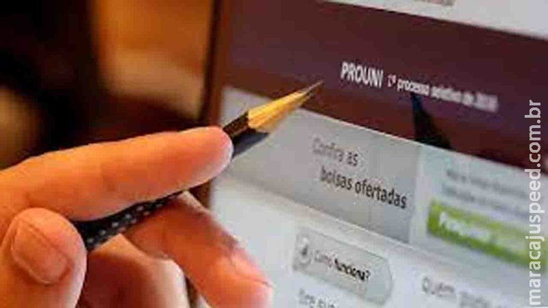 Com bolsas de até 100% em universidades particulares, Prouni abre inscrições nesta terça-feira