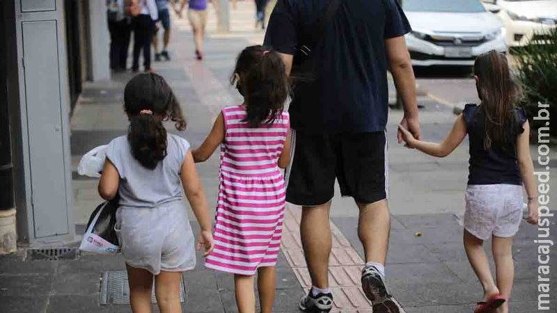 Dia das Crianças: desemprego e falta de dinheiro fazem intenção de comprar presentes cair em Campo Grande