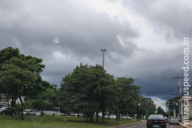 Novembro começa com céu encoberto por nuvens e chance de chuva em todo Estado