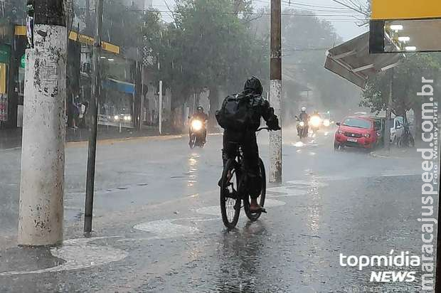 Calor deve dar trégua no domingo com chegada de fortes tempestades em MS