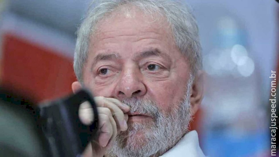 Lula promete ministério a indígenas e faz mea culpa em visita a acampamento