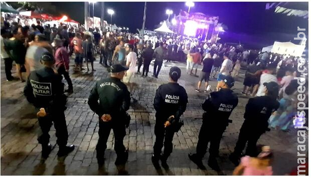 Durante festa de São João mulher é presa ao mostrar dedo do meio a PM