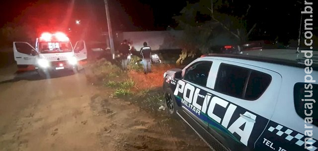 Homem não identificado é encontrado morto em terreno baldio