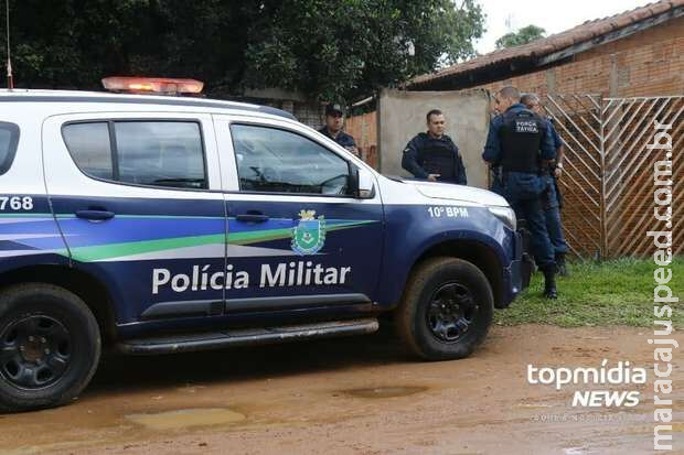 Homem bate e ameaça mulher com revólver após fim do casamento em Três Lagoas