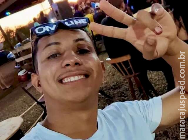 Jovem jogador de MS morre após ser arremessado de carro em capotagem