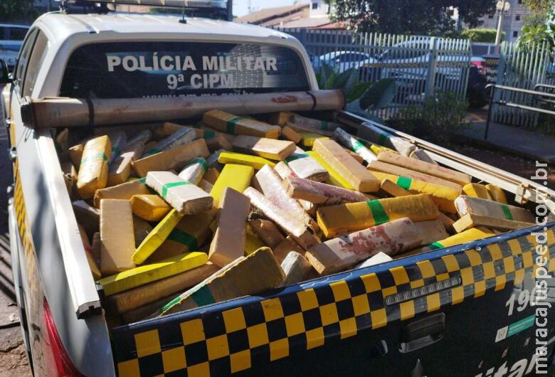 Traficante quebra perna ao capotar carro carregado com tabletes de maconha 