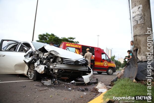 Bandidos roubam carro de enfermeira e 