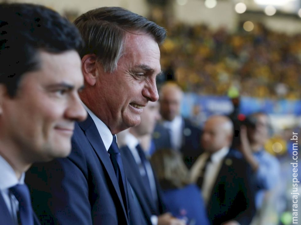 Bolsonaro comemora apoio de Moro e elogia ex-juiz: 