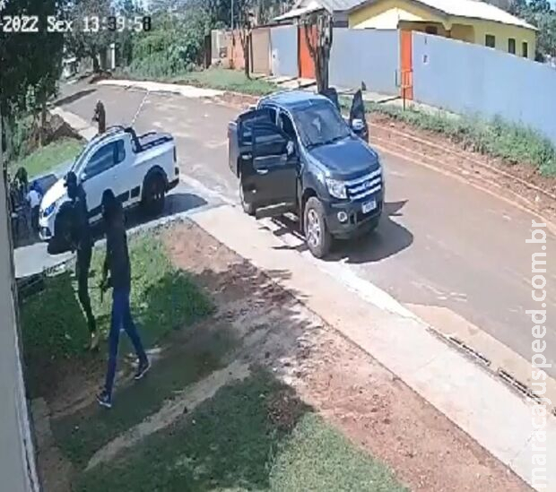 Homens armados invadem casa, rendem moradores e atiram contra carro em Ponta Porã