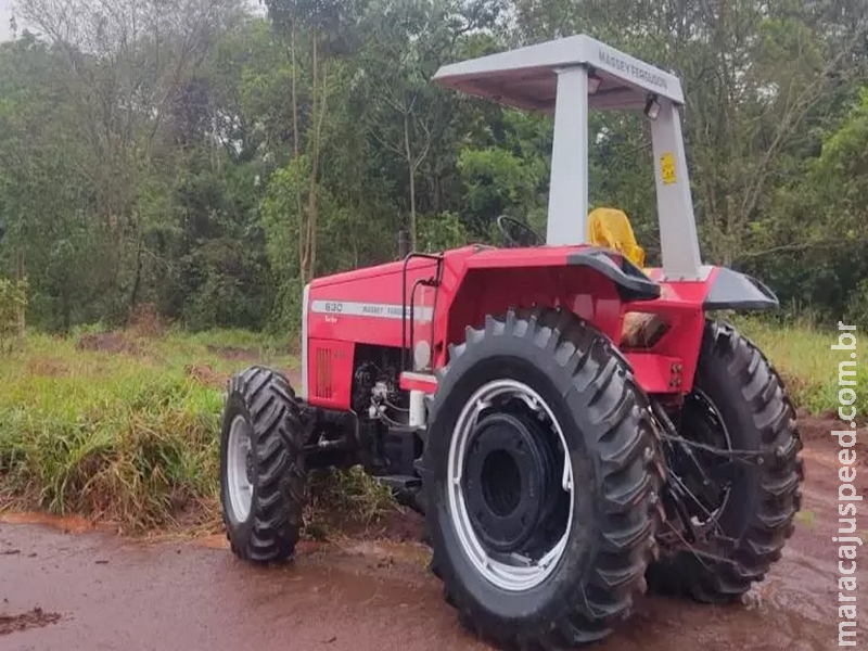 Ladrão abandona trator em estrada de MS após furtar em fazenda