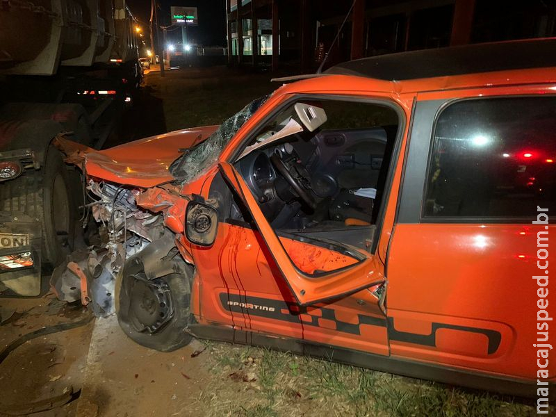 Maracaju: Condutor perde o controle do carro ao passar em lombada elevada próximo a empresa Boa Vista