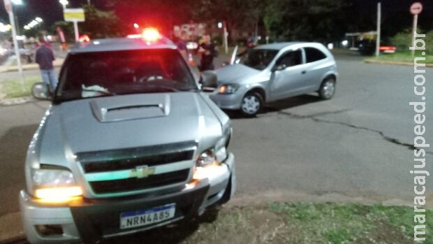 Motorista é arremessado em batida e depois atropelado por carro na Gunter Hans